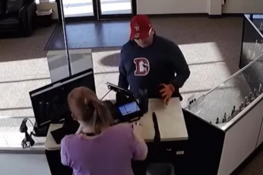 (VIDEO) SMEH DO SUZA: Urnebesniju pljačku od ove SIGURNO niste videli!