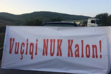 (FOTO) PRETE VUČIĆU PUŠKAMA UZ TRANSPARENT: "VUČIĆ NEĆE PROĆI"!