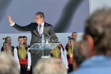 Vučić: Diskontinuitet sa Miloševićevom politikom, ali u regionu vide samo svađalačku Srbiju