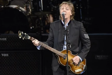 Pol Makartni zasvirao na železničkoj stanici na Menhetnu