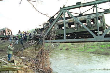 Položeni venci povodom Dana sećanja na poginule 1999.
