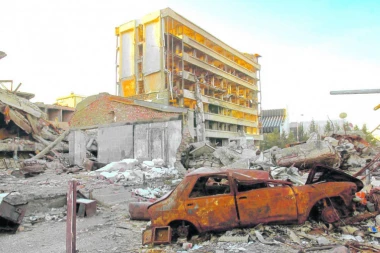 LUDAK, HOĆE DA MU PLATIMO ŠTO NAM JE UBIJAO DECU: NATO ubica tužio Srbe zbog trauma