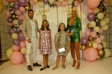 Karleuša: ATINA I NIKA SU PRODAVALE LIMUNADU I ZARADILE!