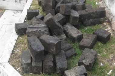 OTKINULI KOSTOLANJIJA: Pokušaj krađe biste mađarskog književnika u centru Subotice