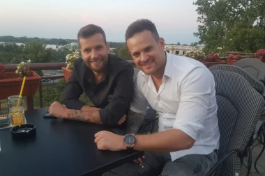 Pevač "Magla benda": "Evo ko će najbolje otpevati naš hit nakon što urednika bacim lavovima!