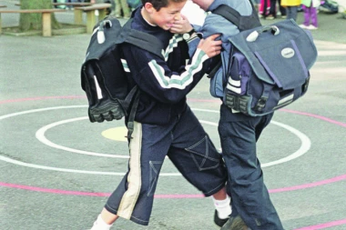 Pretučeni učenik (16) iz Kragujevca pušten na kućno lečenje, nasilniku krivična prijava