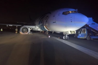 Novčići za sreću umalo putnike u Kini koštali glave: Lu ih bacio u motor i napravio ozbiljnu štetu