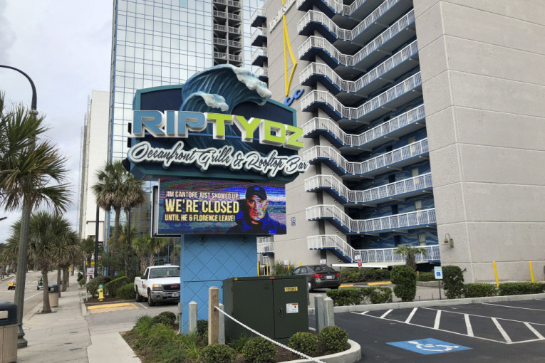 Mirtl plaza koja je uglavnom prazna