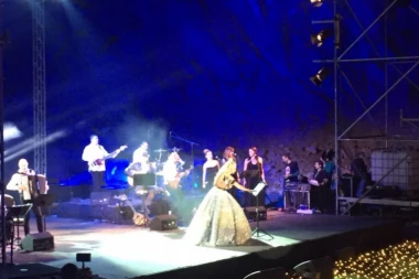 OBELEŽILA 10 GODINA KARIJERE: Ilda okupila ESTRADU!