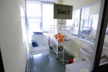KORONA NE POSUSTAJE: Sve manje slobodnih kreveta, otvaraju se novi centri u vojnim bolnicama
