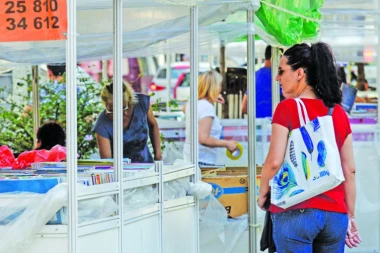 OPREZ Bahati prodavci polovnih školskih knjiga u Beogradu: Cene starih udžbenika skoro iste kao i novih
