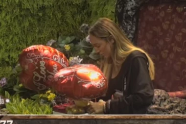 (VIDEO) ŠOK U ZADRUZI: Luna dobila paket sa porukom "VOLIM TE"