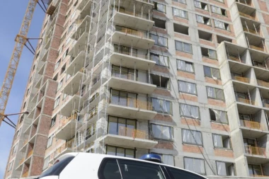 Počelo uklanjanje bespravno izgrađenog objekta u ulici Jelene Ćetković u Beogradu