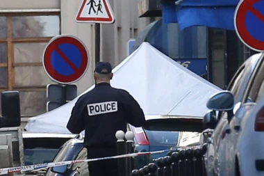 PONOVO NAPAD NA PEŠAKE U PARIZU: Automobilom uleteo u masu ljudi!