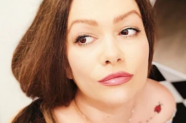 (FOTO) Ovo niko nije očekivao od nje: IVANA PETERS SE SLIKALA GOTOVO NAGA!