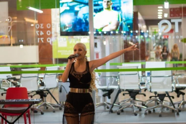 (FOTO) Vojke, Sanja, Matora i Šavija na promociji Sare Reljić u Inđiji!