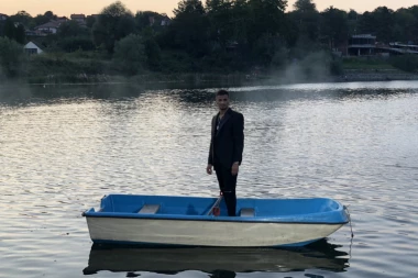 (VIDEO) DEVOJKA KOJA JE DOŠLA GLAVE "LAPSUS BEND-U"!