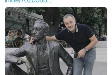 STRAŠAN LICEMER PLJUVAO, A SADA POLIZAO: Živković grli spomenik koji je podigao Vesić