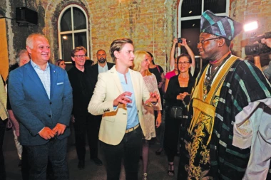 BEOGRAD LANSIRAN MEĐ ZVEZDE, SRBIJA POSTALA SVET U MALOM