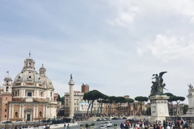 KINEZI SVE PARE OSTAVIŠE U ITALIJI!