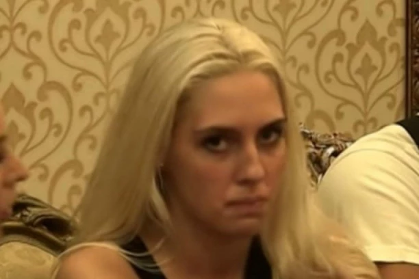 (VIDEO) OSTAVILA SINA ZBOG RIJALITIJA, a sada je Coka završila SA DRUGIM muškarcem pred Lakićem!