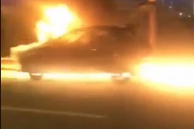 Polio benzinom i zapalio tuđ auto!