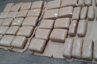 Albanska policija uhapsila trojicu Crnogoraca sa 150 kila marihuane