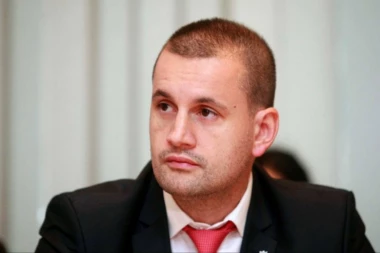 Stefanović: Svako može da prijavi krivično delo na pisarnici bilo kog tužilaštva, presretanje tužioca na ulici je nedopustivo!