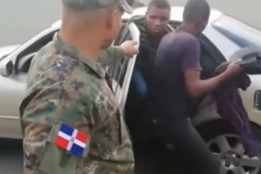 OBOREN REKORD?! Nećete verovati koliko migranata može da stane u automobil