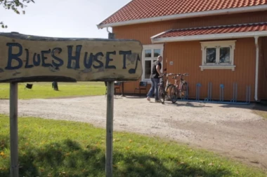 (VIDEO) Pogledajte rajski zatvor u Norveškoj: Zatvorenici idu u saunu, igraju tenis i sunčaju se!