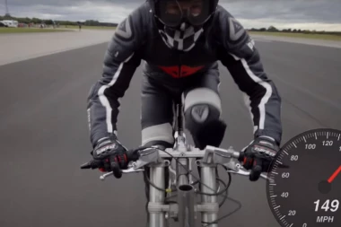 VIDEO: Porše pomogao biciklisti da dostigne 240 km/h