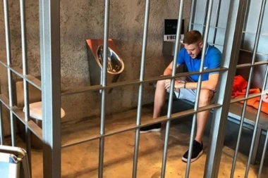 ŠTIMAC ZAVRŠIO "IZA REŠETAKA"