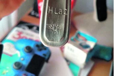 PACIJENTI JEDU KAŠIKOM SA NACI-SIMBOLOM: Nacistički escajg u zrenjaninskoj bolnici