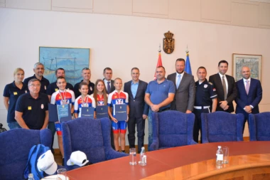 (FOTO) Stefanović primio decu koja su osvojila 3. mesto na Evropskom takmičenju u poznavanju saobraćaja