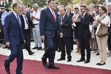 DODIK ODLIKOVAO LAVROVA: Orden RS na ogrlici za ruskog šefa diplomatije