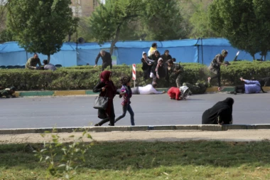 (UZNEMIRUJUĆI VIDEO) MASAKR NA VOJNOJ PARADI: Objavljen snimak napada u Ahvazu