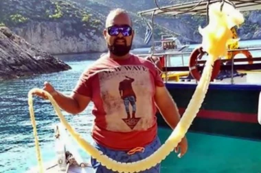 (FOTO) ŠOK! Upecao na Zakintosu MORSKU NEMAN - ni stručnjaci nikada nisu videli ovo LJIGAVO ČUDO!