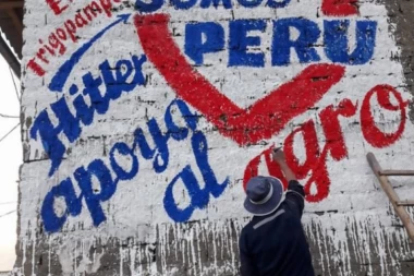 (VIDEO) HIT IZBORI U PERUU: U trci za gradonačelnika - HITLER I LENJIN