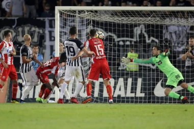 (VIDEO) Zbog ovoga treba VAR i u Srbiji: Gol Boaćija ili sudijska greška?