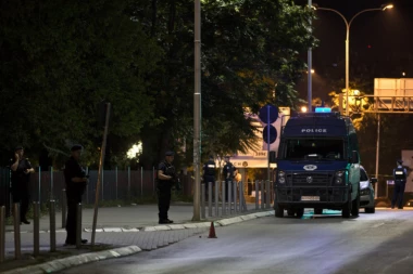 SAMO ZA SILU ZNAJU: Policija na severu Kosova traži vozila sa isteklim tablicama