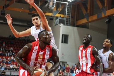 CENTAR CRVENE ZVEZDE ZA SRPSKI TELEGRAF - ODŽO: Smrzoh se u Beogradu, ali je ovde najlepša Nova godina!