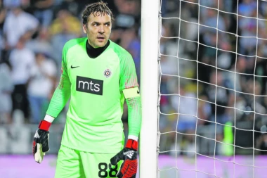 SLIKA IZ DETINJSTVA: Prošlo je 35 godina - Mali Stojke raznežio društvene mreže