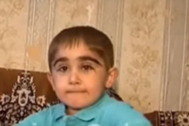 (VIDEO) Majčini lekovi ili genetika? Pogledajte kako izgleda dečak s najdužim obrvama i trepavicama