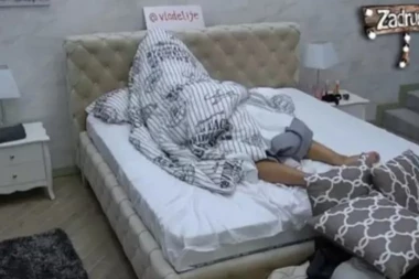 (VIDEO) STANIJA I VLADA IMALI S*KS?! Zaboravili na kamere, pa se prepustili strastima!