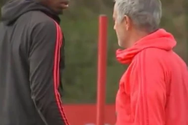 (VIDEO) KAO DA MU JE UBIO POLA FAMILIJE: Neverovatan susret Pogbe i Murinja na treningu!