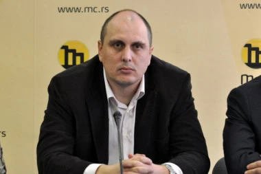 SRAMNO! Đilasov SILEDŽIJA Veselinović preti novinarki