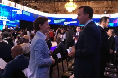 PREMIJERKA Ana Brnabić na poslovnom forumu Blumberg global!