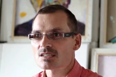 (VIDEO) UMETNIK NASILNIK: On je slikom udario Marinu Abramovič u glavu