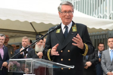 Nastavlja se "diplomatija u hodniku": Ovako je Čepurin prokomentarisao Tačijevu fotografiju sa Putinom