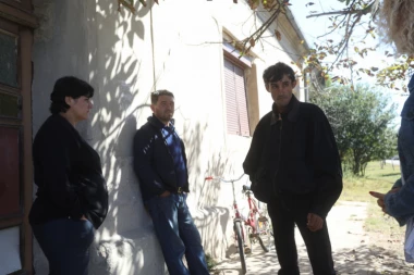 PORODICA BOGDAN U SELU KAJTASOVO U NEVERICI: Nismo otrovali našu mezimicu!